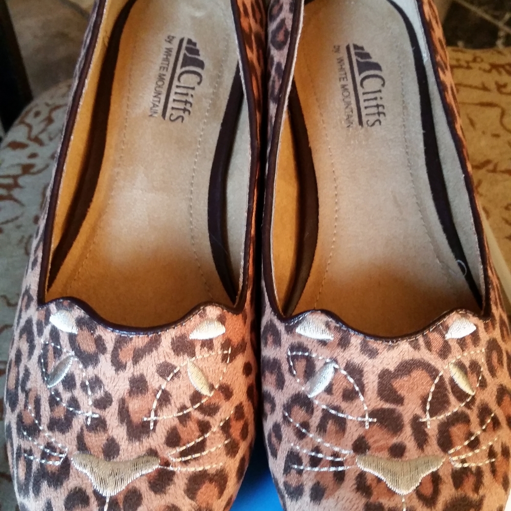 Cliffs White Mountain Leopard Print Flats with Embroidered Cat Face NWT   Sz9